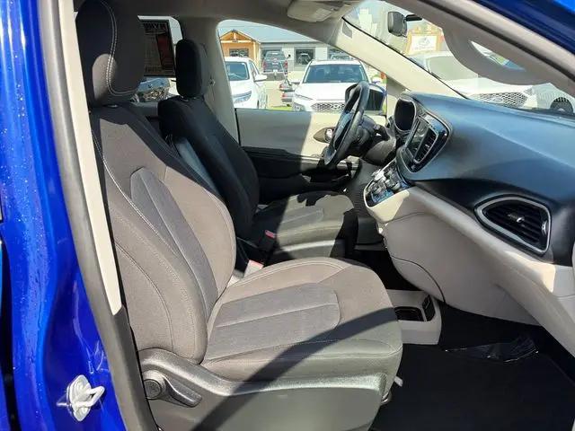 2021 Chrysler Voyager LX