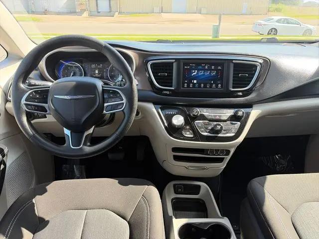2021 Chrysler Voyager LX