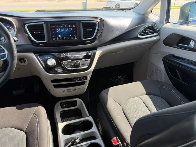 2021 Chrysler Voyager LX