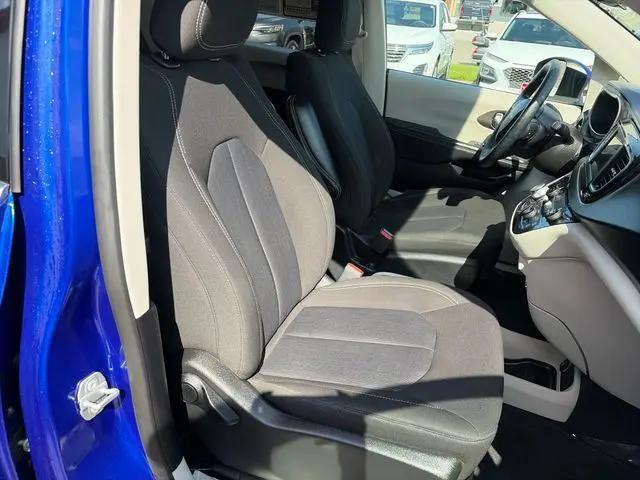 2021 Chrysler Voyager LX