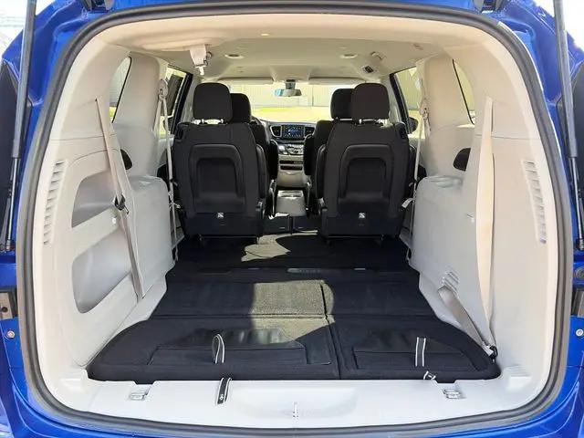 2021 Chrysler Voyager LX