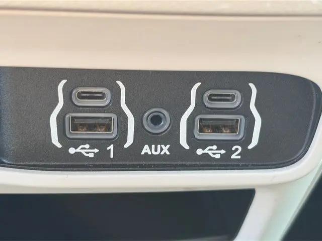 2021 Chrysler Voyager LX