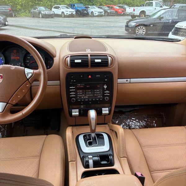 2010 Porsche Cayenne Base