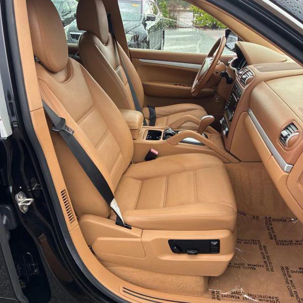 2010 Porsche Cayenne Base