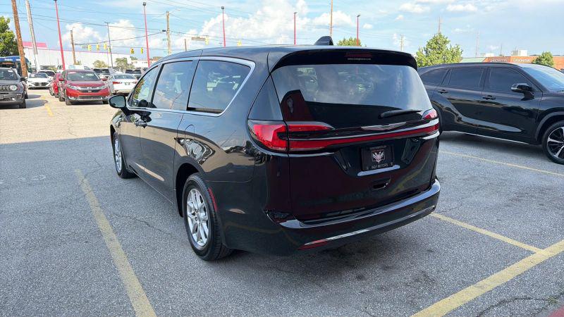 2024 Chrysler Pacifica Touring