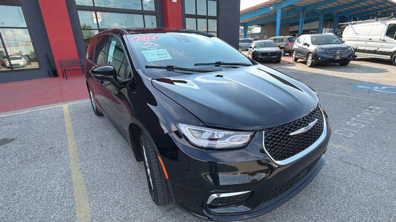 2024 Chrysler Pacifica Touring