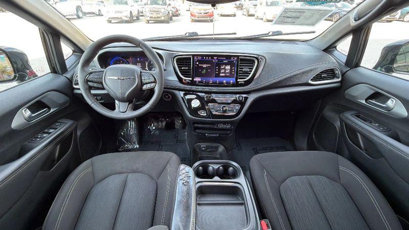 2024 Chrysler Pacifica Touring