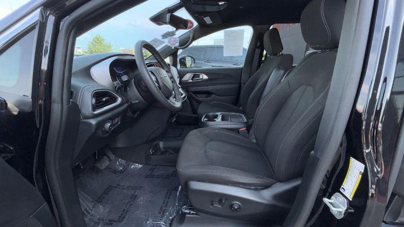 2024 Chrysler Pacifica Touring