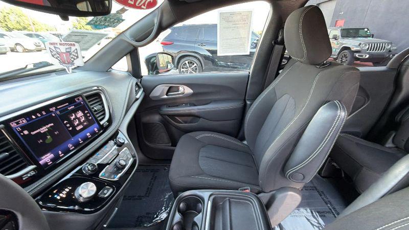 2024 Chrysler Pacifica Touring