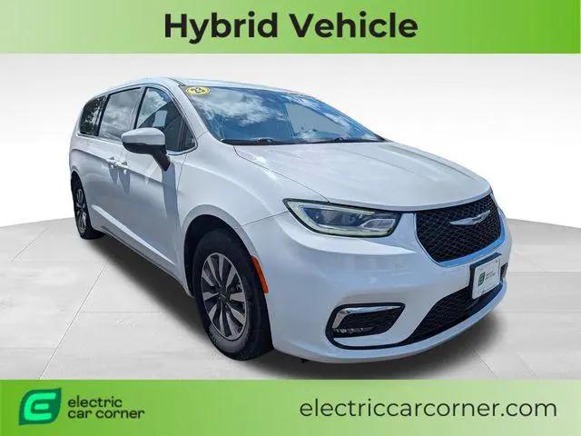 2023 Chrysler Pacifica Hybrid Touring L for sale in Farmington, NY