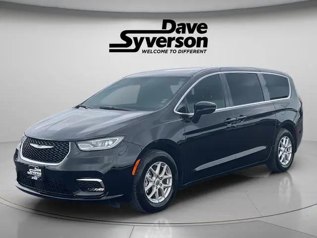 2025 Chrysler Pacifica Select for sale in Albert Lea, MN