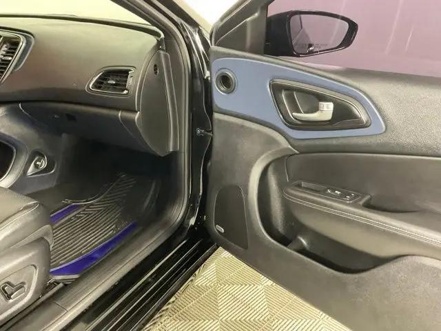 2016 Chrysler 200 S