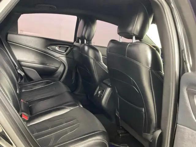 2016 Chrysler 200 S