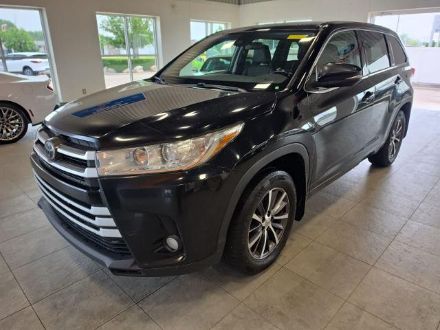 2018 Toyota Highlander LE for sale in Sterling Heights, MI