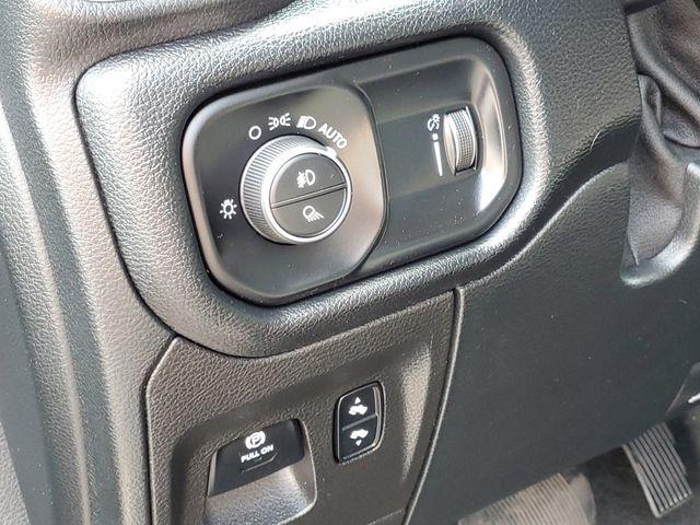 2020 Ram 1500 Big Horn Crew Cab 4x4 5'7" Box