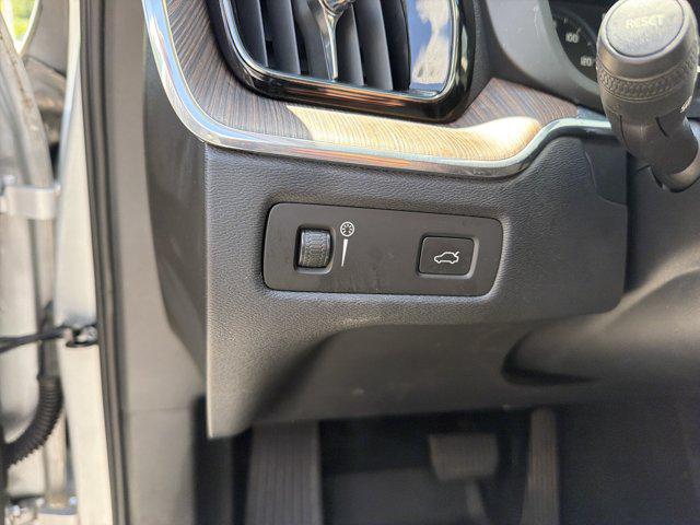 2021 Volvo XC60 T5 Momentum