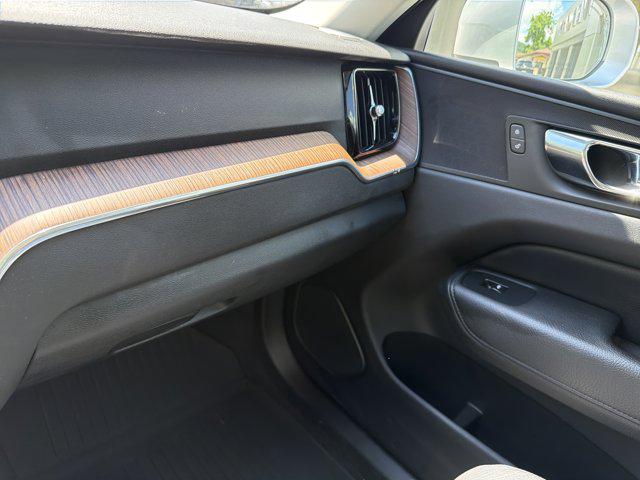 2021 Volvo XC60 T5 Momentum