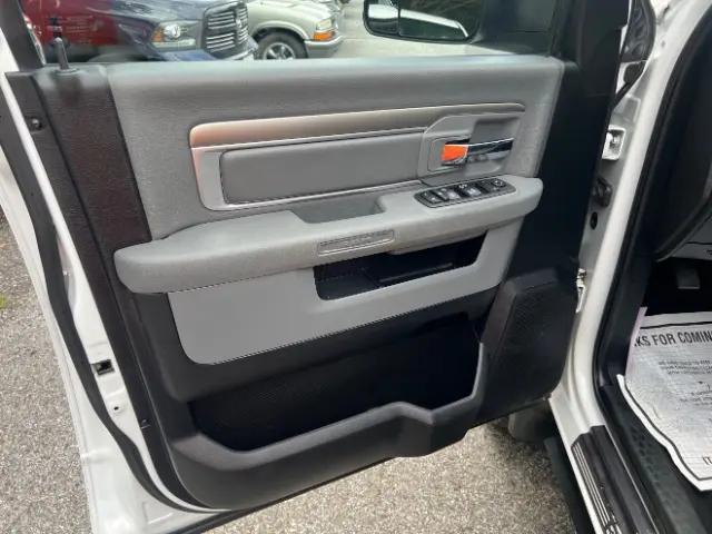 2018 Ram 3500 SLT Crew Cab 4x4 8' Box