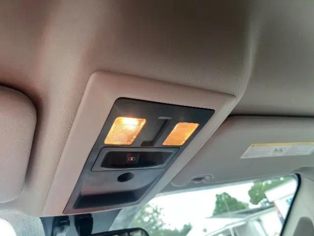 2018 Ram 3500 SLT Crew Cab 4x4 8' Box