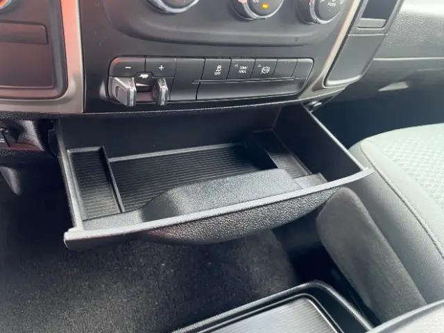 2018 Ram 3500 SLT Crew Cab 4x4 8' Box