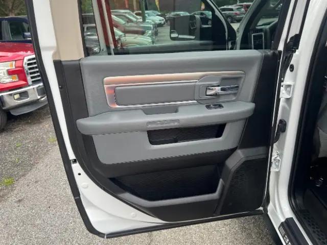 2018 Ram 3500 SLT Crew Cab 4x4 8' Box