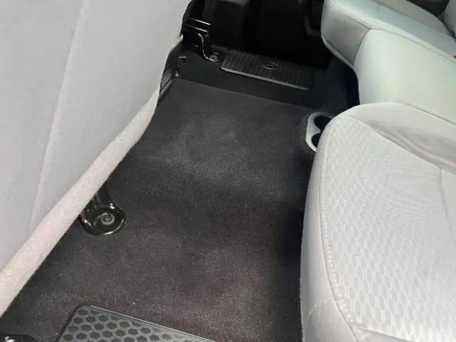 2018 Ram 3500 SLT Crew Cab 4x4 8' Box