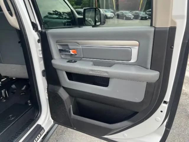 2018 Ram 3500 SLT Crew Cab 4x4 8' Box