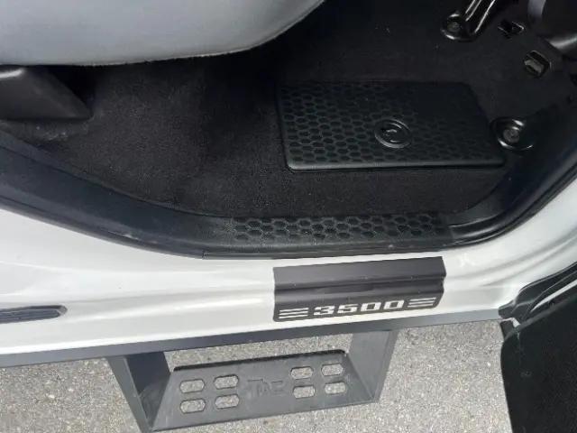 2018 Ram 3500 SLT Crew Cab 4x4 8' Box