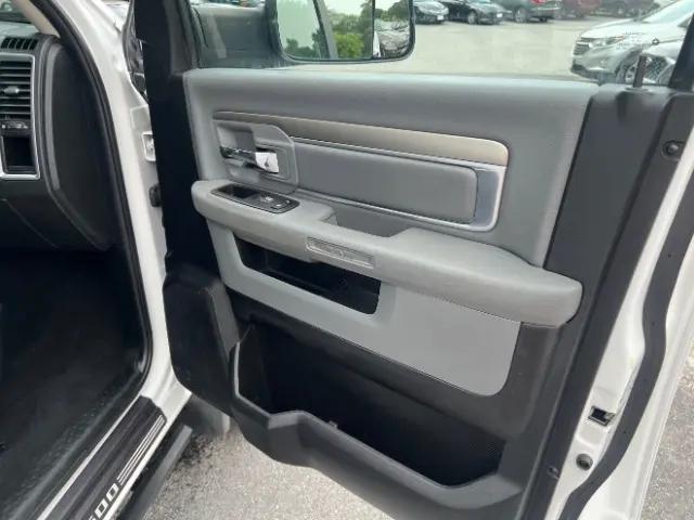 2018 Ram 3500 SLT Crew Cab 4x4 8' Box