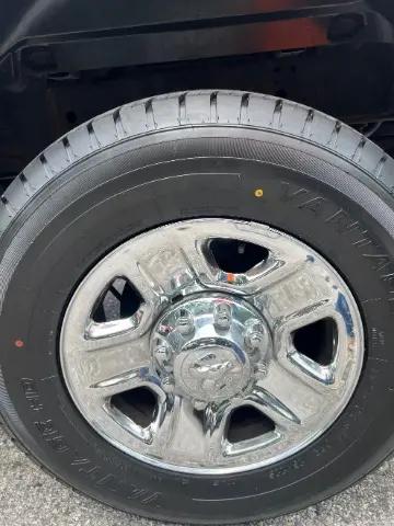 2018 Ram 3500 SLT Crew Cab 4x4 8' Box