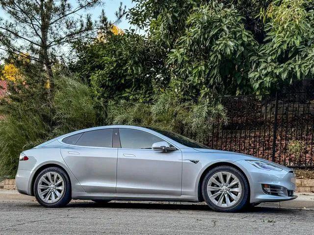 2016 Tesla Model S 90D