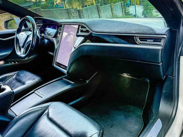 2016 Tesla Model S 90D