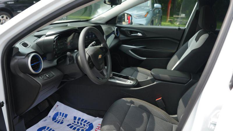 2025 Chevrolet Trax FWD LS