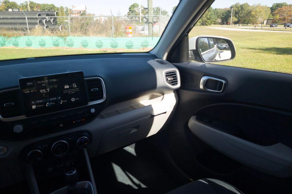 New 2026 White HYUNDAI SEL w/Two-Tone Roof image 18