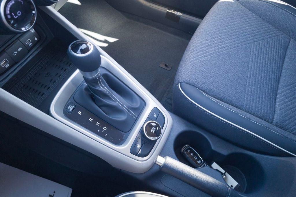 New 2026 White HYUNDAI SEL w/Two-Tone Roof image 24