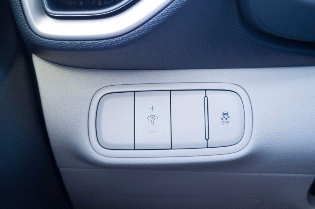 New 2026 White HYUNDAI SEL w/Two-Tone Roof image 30