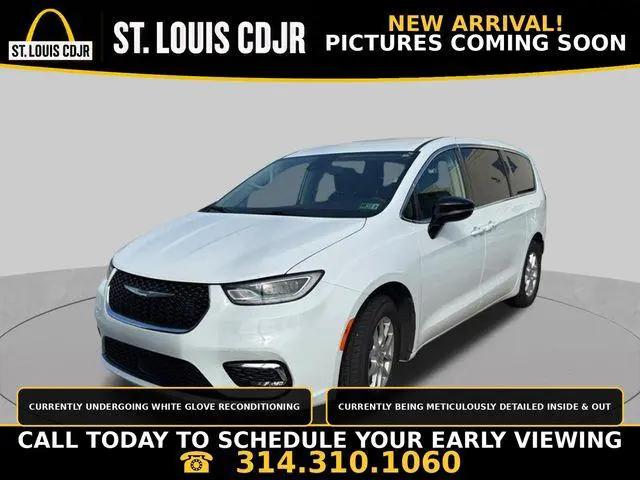 2024 Chrysler Pacifica Touring L for sale in Bridgeton, MO