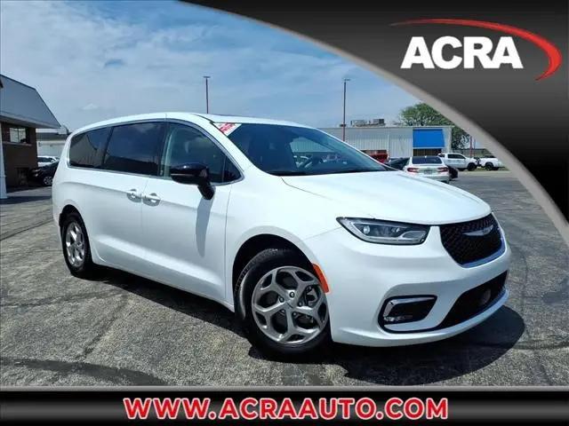 2024 Chrysler Pacifica Limited for sale in Columbus, IN