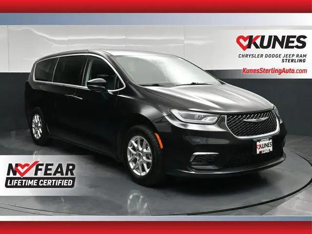 2024 Chrysler Pacifica Touring L for sale in Sterling, IL