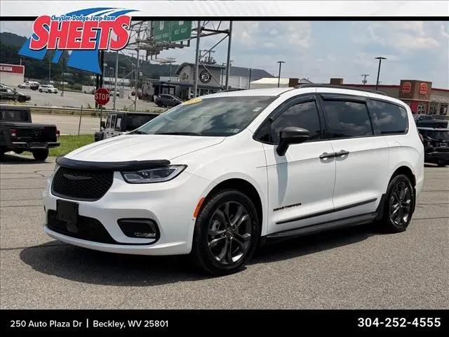 2023 Chrysler Pacifica Touring L AWD for sale in Beckley, WV