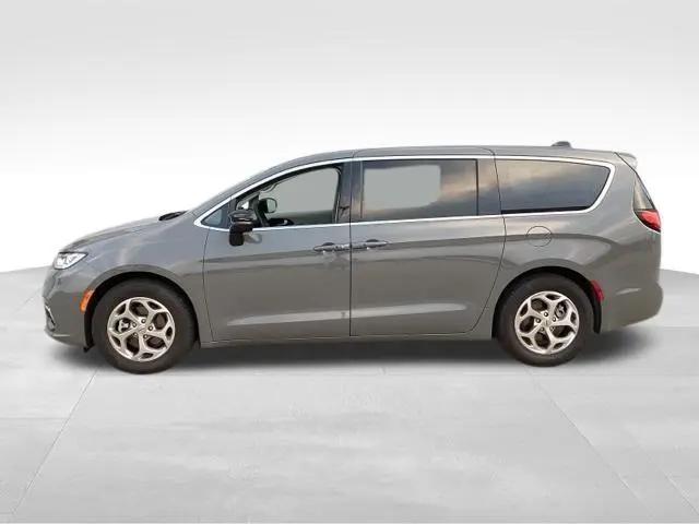 2024 Chrysler Pacifica Limited for sale in Sheffield Village, OH