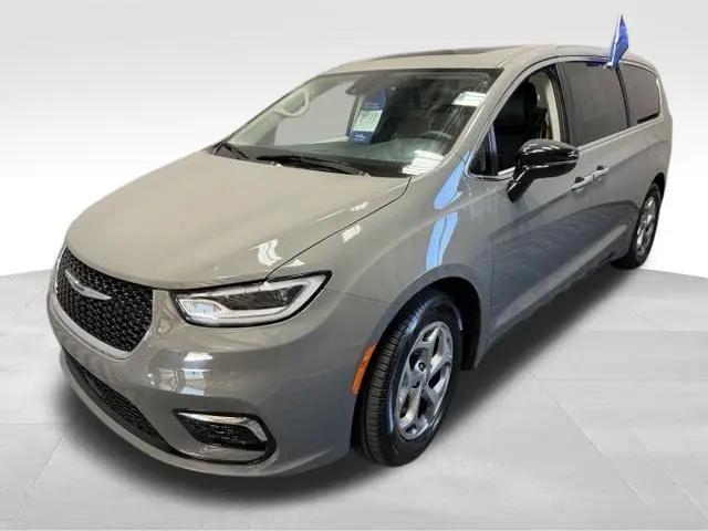 2024 Chrysler Pacifica Limited for sale in Sheffield Village, OH
