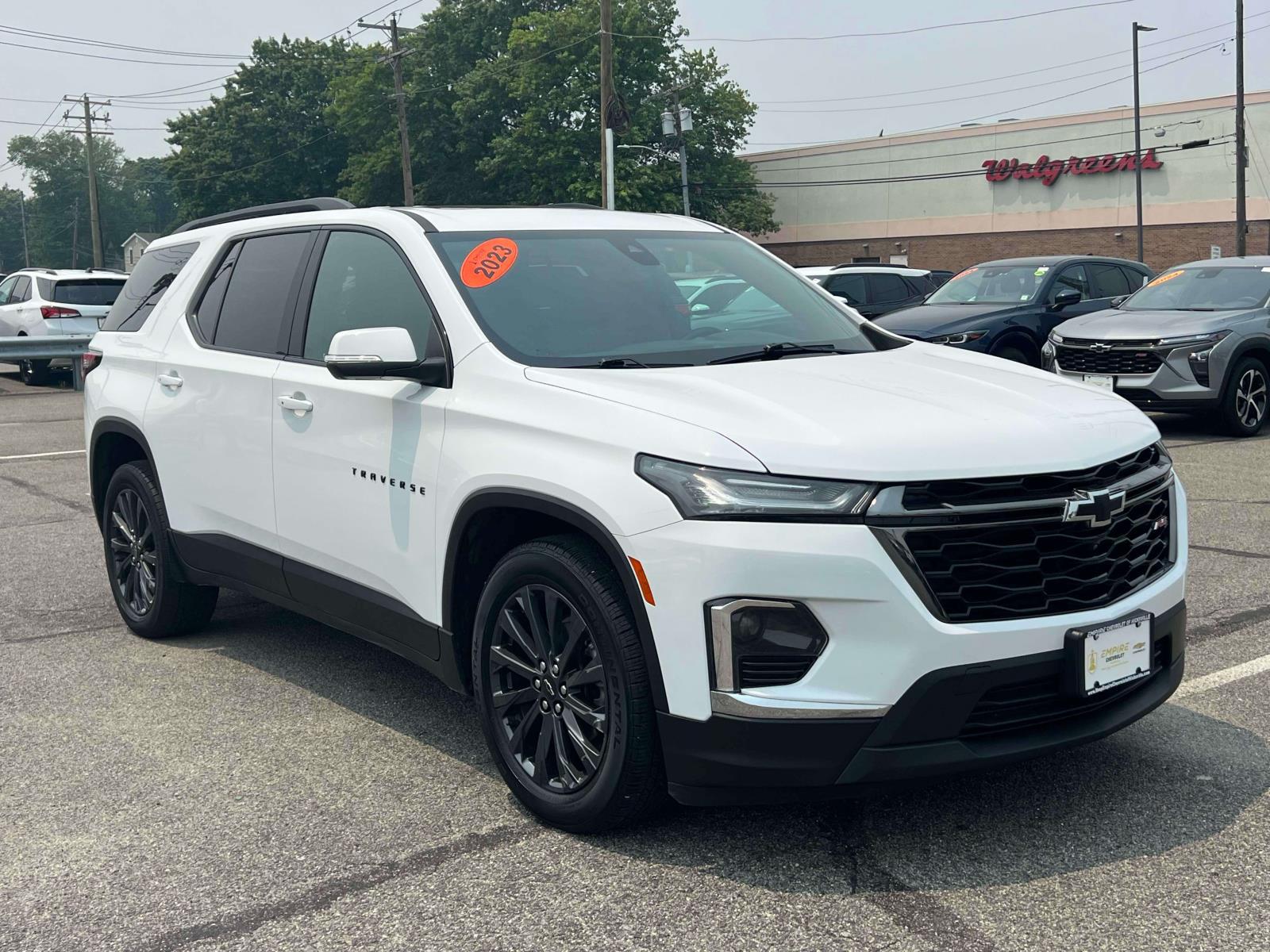 Summit White 2023 Chevrolet Traverse SUV / Crossover Four-Wheel Drive 9-Speed Automatic