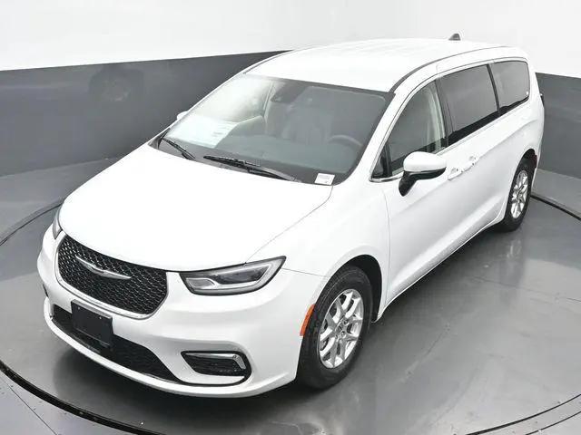 2023 Chrysler Pacifica Touring L for sale in Kokomo, IN