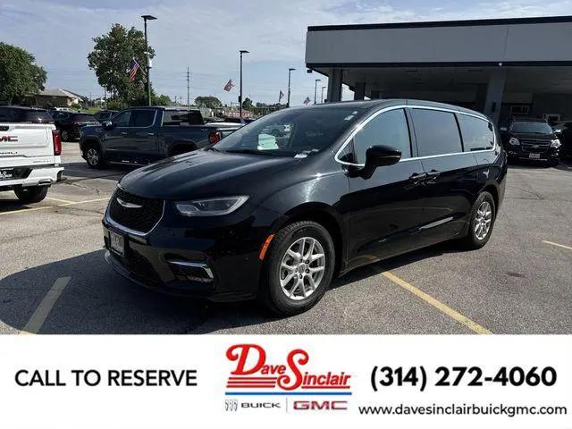 2023 Chrysler Pacifica Touring L for sale in Saint Louis, MO