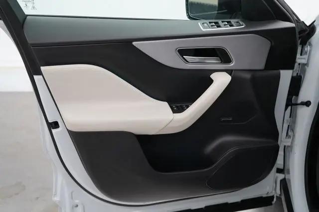 2017 Jaguar F-PACE 35t R-Sport