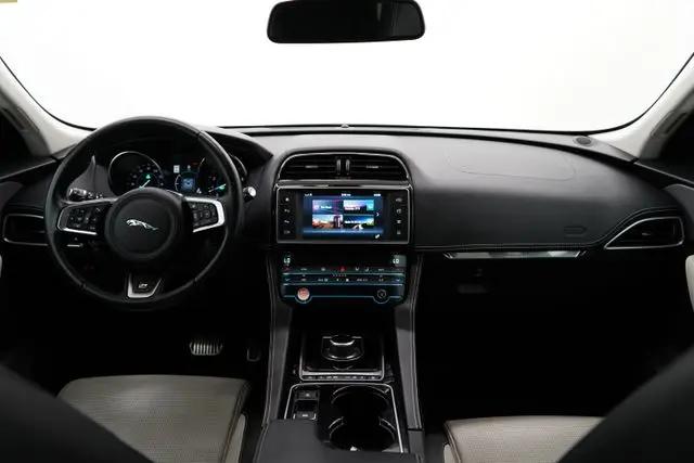 2017 Jaguar F-PACE 35t R-Sport