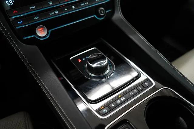 2017 Jaguar F-PACE 35t R-Sport