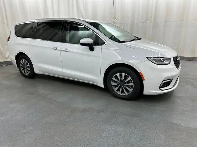 2023 Chrysler Pacifica Hybrid Touring L for sale in Waterbury, CT