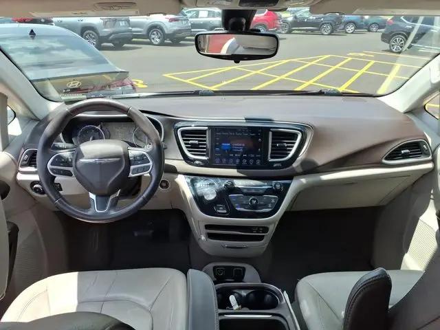 2017 Chrysler Pacifica Touring-L